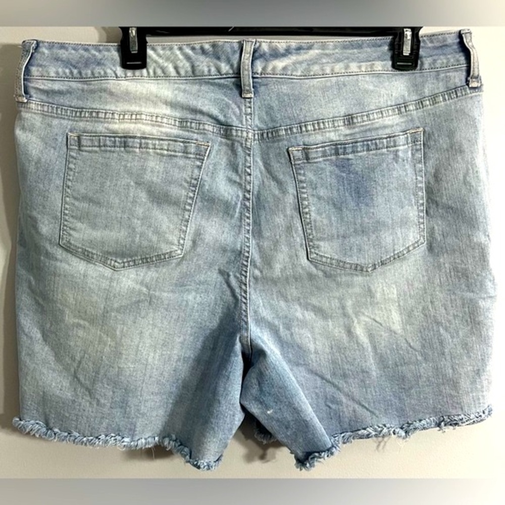 Torrid women’s plus size 22 essential blue jean denim raw hem cozy shorts - Picture 2 of 7
